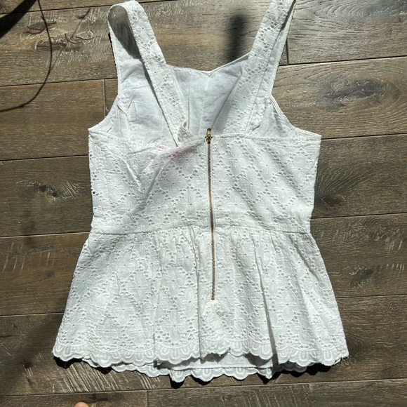 Lilly Pulitzer eyelet peplum top sz 6 - Picture 2 of 3